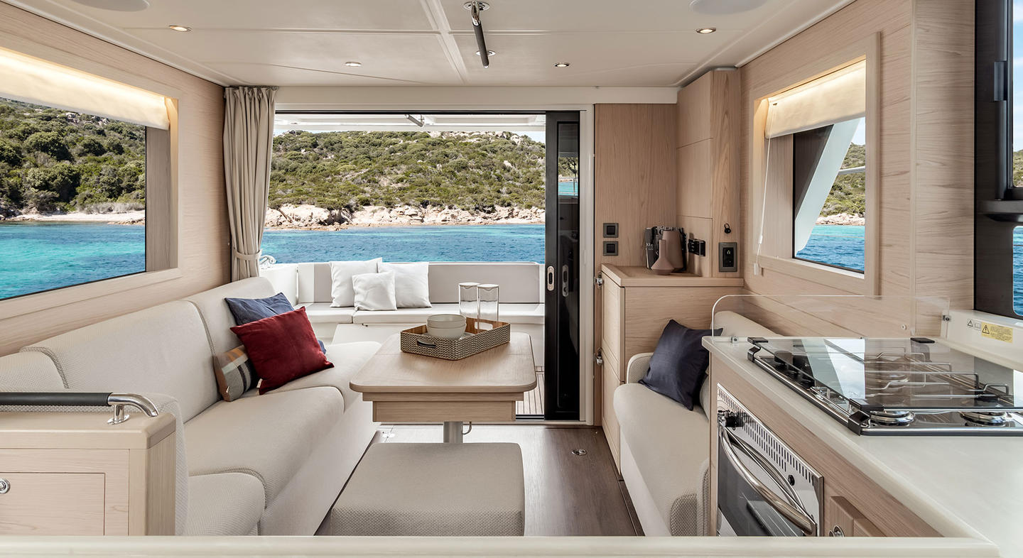 Swift_Trawler_47_Interior_03